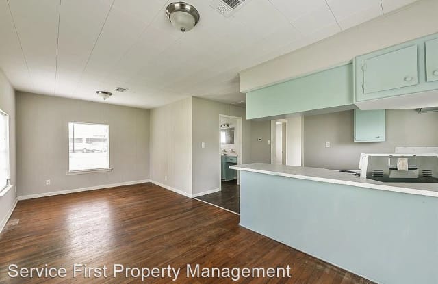 424 Thomas St. - 424 Thomas Street, Clute, TX 77531