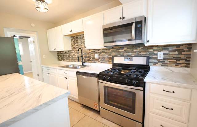 Beautifully Renovated 3BR Ranch with HUGE Backyard & Modern Updates photos photos Beautifully Renovated 3BR Ranch with HUGE Backyard & Modern Updates photos photos