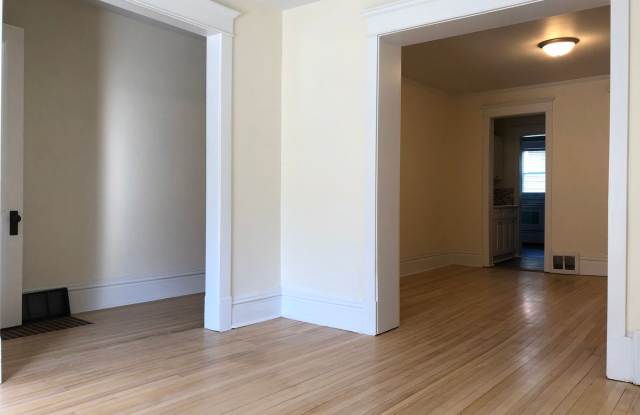 Amazing Vintage Townhouse. Uber Convenient Location. photos photos