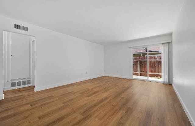 2613 West Aurora Street - 2 Gallery 4