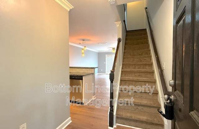 1218 Green Oaks Ln Gallery 2