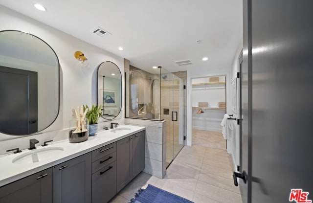565 Anton Blvd. - 565 Anton Boulevard, Costa Mesa, CA 92626