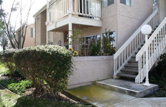207 Diamond Way - 207 Diamond Way, Vista, CA 92083