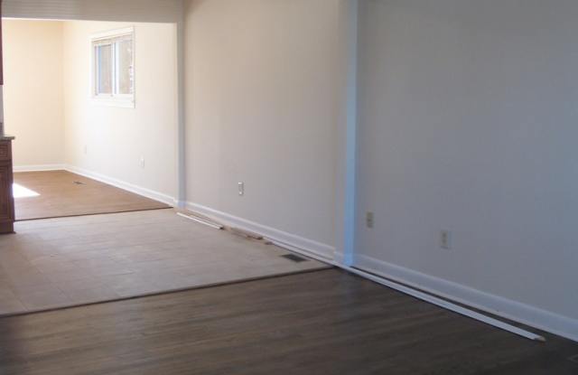 Beautiful 3 BR in the Buckroe area w/bonus room Gallery 4
