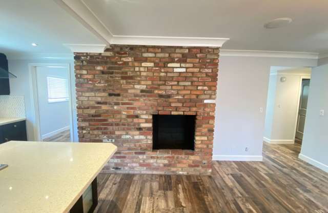 Gorgeous 3 bedroom 2 bath single family house in Old Town Orange photos photos