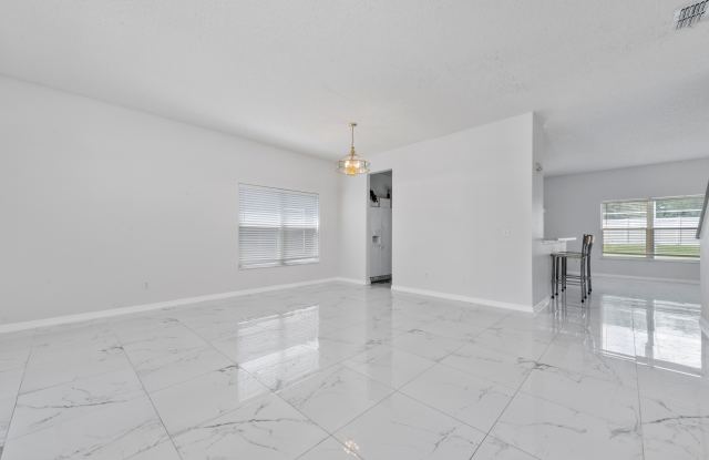 746 Lockbreeze Drive Gallery 3