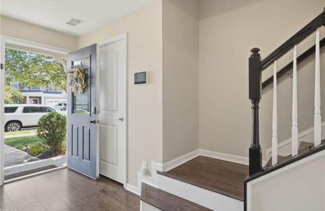 404 Spring Hill Place Gallery 1