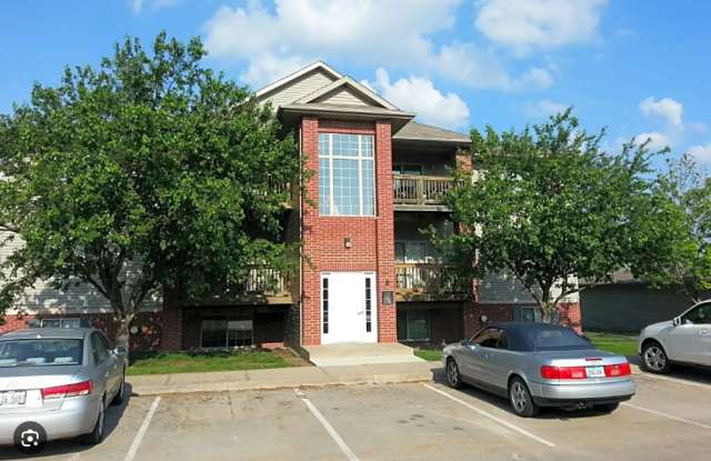 Great location- 2-bedroom, 1-bath condo in Coralville photos photos