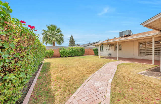 Scottsdale 3 Bedroom!  1700 sf!  New Flooring and Appliances! Granite Counters! Private Grass Yard! Gallery 4