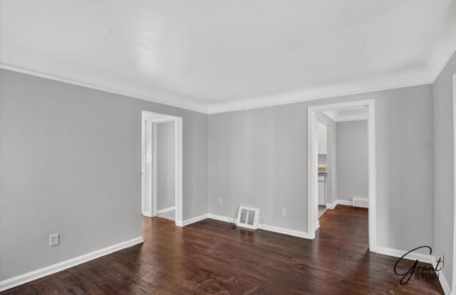 $1,400 3 Bedroom - 1 Bath - Redford Gallery 4