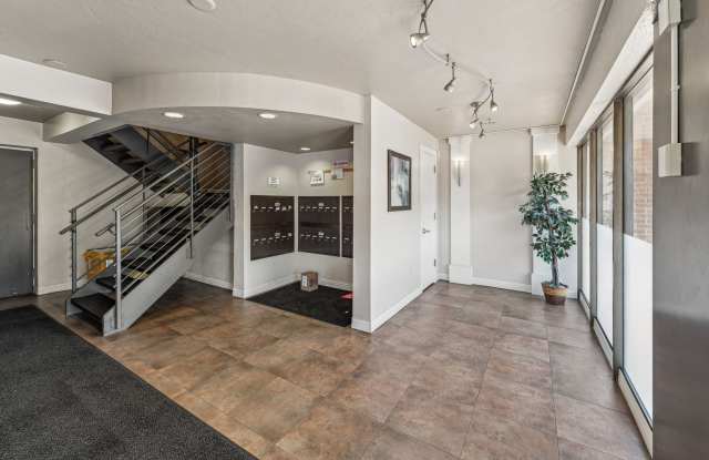 2121 N Cambridge Ave #108 Gallery 4