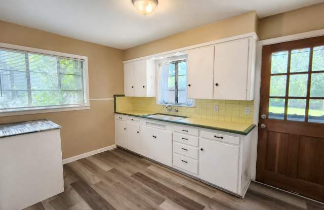 AFFORDABLE 2 bedroom, 1 bath home AVAILABLE NOW! Gallery 1