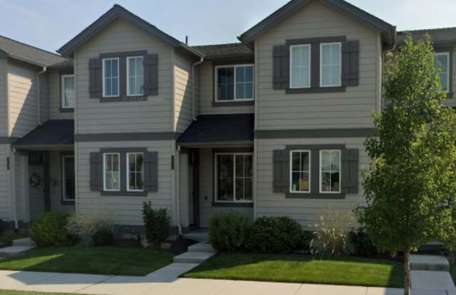 Cozy 3 Bed, 2.5 Bath Townhome in Prime Location! photos photos