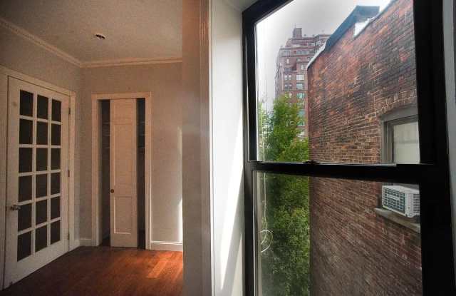 9 West 103rd St Gallery 3