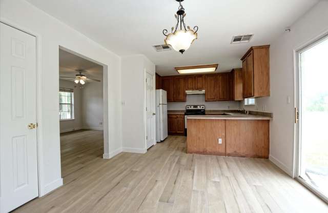 716 Honeysuckle Dr Gallery 4
