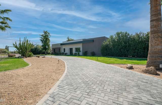 7417 E Paradise Drive Gallery 2