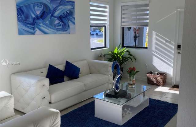 12772 SW 229th Ter Gallery 2