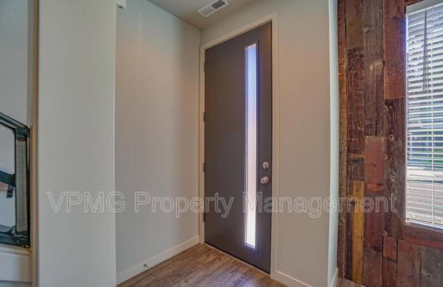 187 North 44th Place Gallery 3
