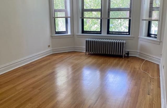 1913 W Larchmont Ave - 1913 West Larchmont Avenue, Chicago, IL 60613