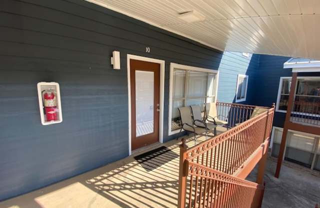 Super Cute Condo Near U of A! Gallery 3