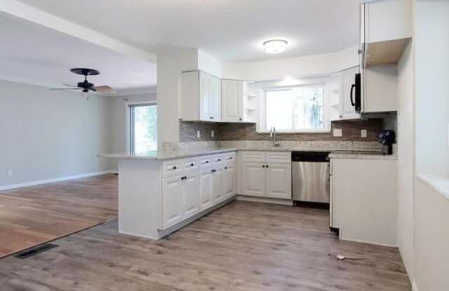 1411 Old Farm Dr Gallery 2