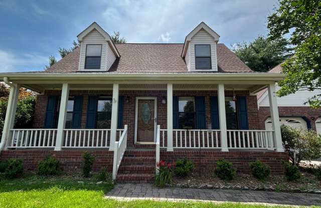 3 Bed, 2.5 Baths, Fenced Back Yard, Huge Screened in Back Porch w Beautiful Views! photos photos