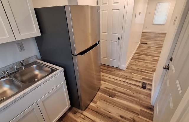 Newly Renovated One Bedroom House, Downtown Location photos photos