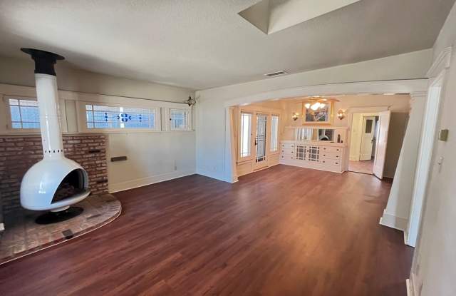 Charming  Updated 3 Bedroom 1 Bath Home In Historic Downtown Fullerton Neighborhood Gallery 3