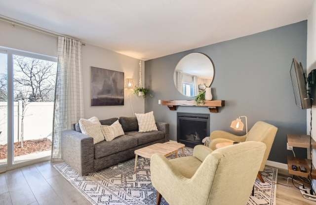 Corner Unit 2 BDR / 2.5 BA Townhome Gallery 4