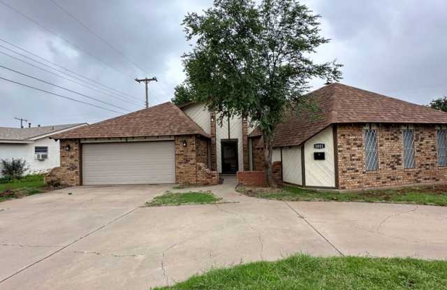 A Large 2 Bed with Sauna and walk in Jacuzzi! Large Rec Room! photos photos