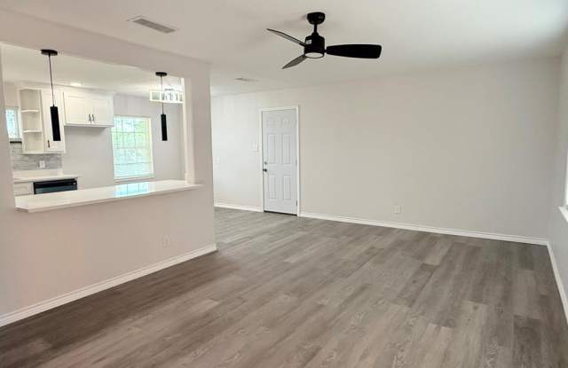 1607 Fargo Ave Gallery 2