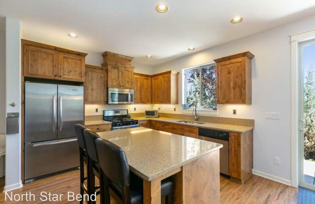 716 NE Vail Ln. Gallery 4