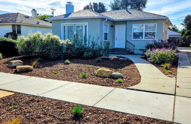 Cute NE 2 Bedroom, 1 Bath Home close to Hancock College photos photos