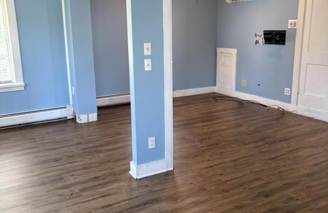36 Bayberry Avenue Gallery 3