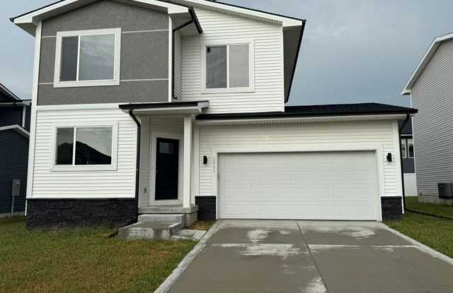 Stunning Modern Single-Family Home in Norwalk – Built 2023! photos photos