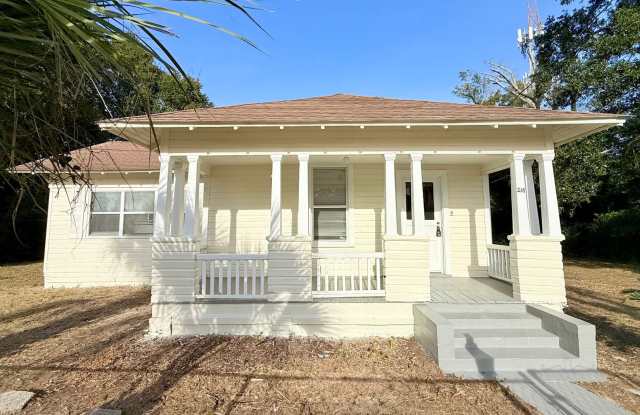 Two-Bedroom Cottage-Style Home - 218 Seamarge Lane, Warrington, FL 32507