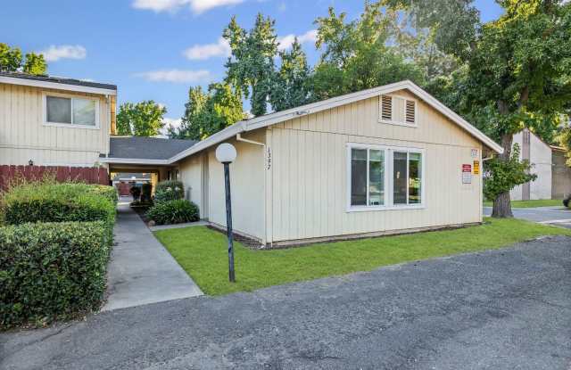 Updated Condo In Richfield Gardens Community! photos photos