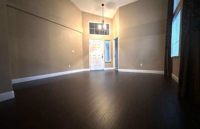Gorgeous 4 Bed, 2 Bath in Shadow Lakes with SOLAR! Gallery 4