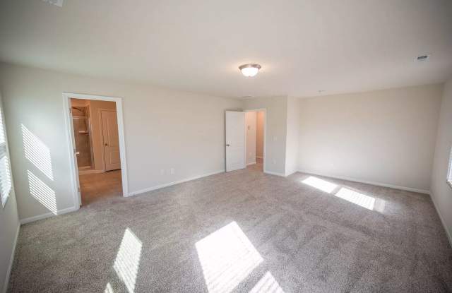Room in 4 Bedroom Home at Lake Barkley Way photos photos