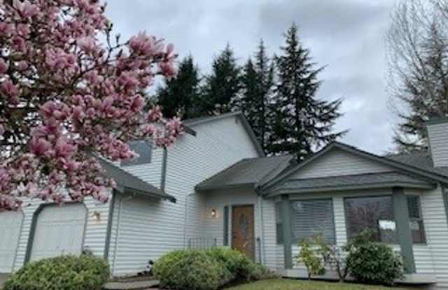 4 Bedroom 2.5 Baths+ Bonus Home Office/ Woodinville $3850 per Month photos photos