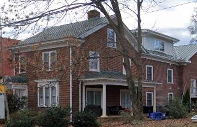 !!!Charming 3-Bedroom 2 Bath Apartment!!! Prime Location!!! 14th ST - 515 14th Street Northwest, Charlottesville, VA 22903