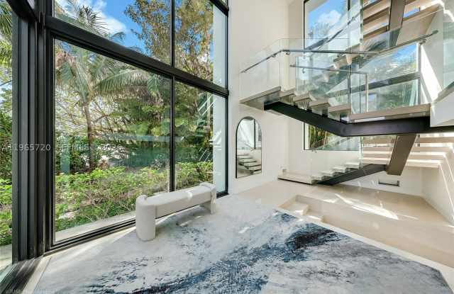 420 N Hibiscus Dr Gallery 3