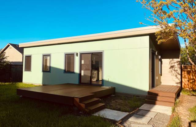 Newer Construction 1 bedroom house near Coffee park! photos photos Newer Construction 1 bedroom house near Coffee park! photos photos