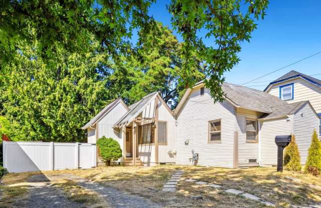 Northgate/Roosevelt Three Bedroom Rambler photos photos