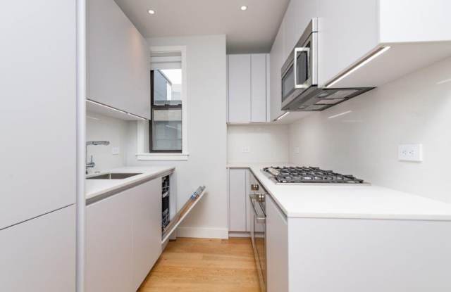 Great 1.5 Bed Located Close to Green Line and Dunkins'! photos photos