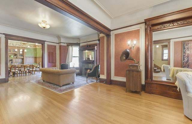 1036 W Garfield Boulevard Gallery 3