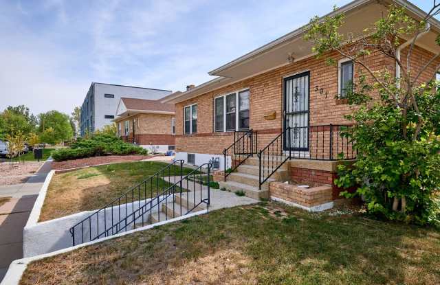 3 BEDROOMS, 1.5 BATH HOME, CLOSE TO HOSPITAL AND DOWNTOWN! photos photos