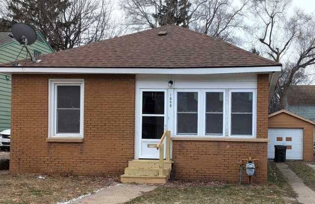 1505 7th St, 3 bedroom house with basement and garage photos photos