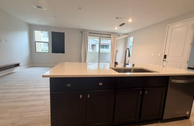 11427 Peak Landing Avenue Gallery 2
