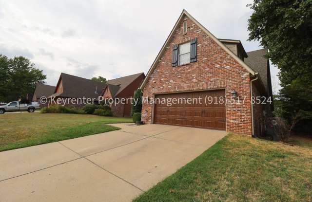 Spectacular 4 Bed | 4 Bath house in Ridge Pointe Gallery 4